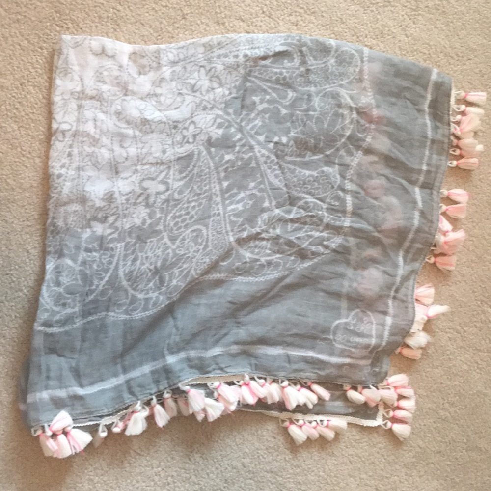2 Tassel scarves